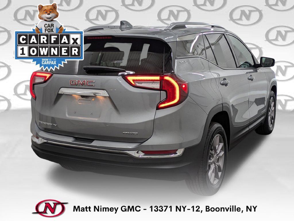 Used 2024 GMC Terrain SLT AWD/4WD image 2