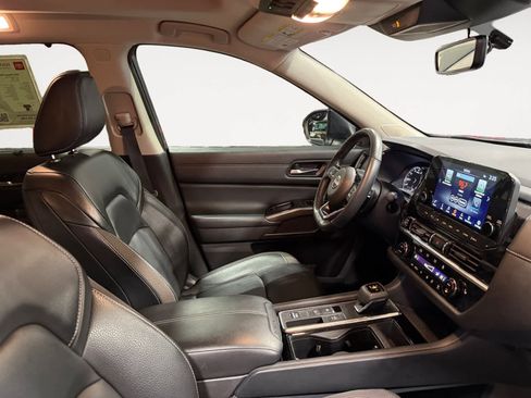 Used 2023 Nissan Pathfinder SL w/ SL Premium Package image 17