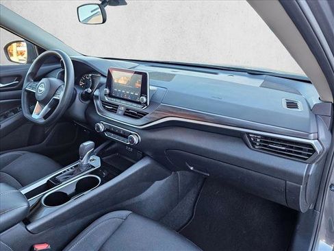 Used 2024 Nissan Altima 2.5 SV image 21
