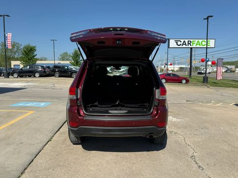 Used 2019 Jeep Grand Cherokee Laredo AWD/4WD image 10