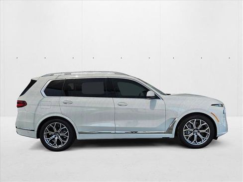 Used 2026 BMW X7 xDrive40i w/ Premium Package image 4