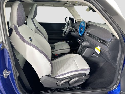 Certified 2025 MINI Cooper 2-Door Hardtop image 27