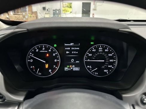 Used 2025 Subaru Crosstrek 2.0i Premium image 14