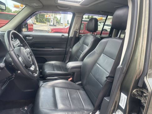 Used 2015 Jeep Patriot High Altitude FWD image 35