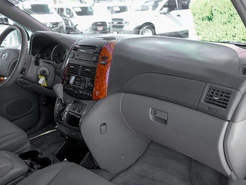 Used 2007 Toyota Sienna XLE image 34