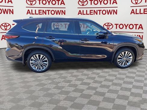 Used 2025 Toyota Highlander Platinum AWD/4WD image 7