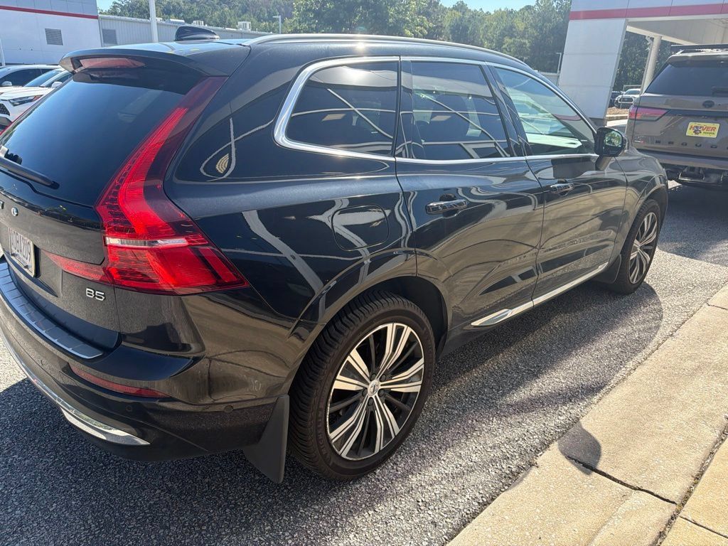 Used 2022 Volvo XC60 B5 Inscription w/ Advanced Package FWD image 3