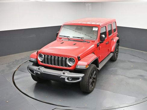 Used 2025 Jeep Wrangler Unlimited Sahara image 18