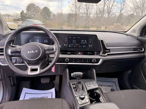Used 2024 Kia Sportage LX image 12
