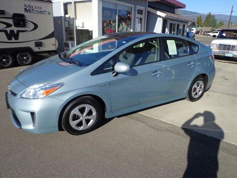 Used 2015 Toyota Prius image 1