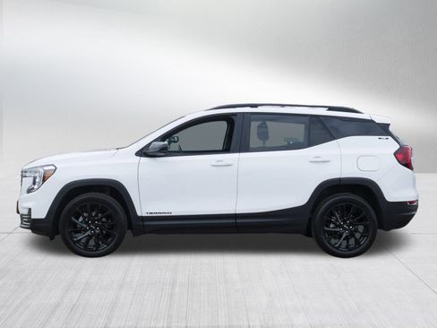 Used 2024 GMC Terrain SLE w/ Driver Convenience Package image 4