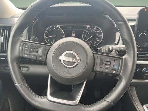 Used 2024 Nissan Pathfinder SL AWD/4WD image 9