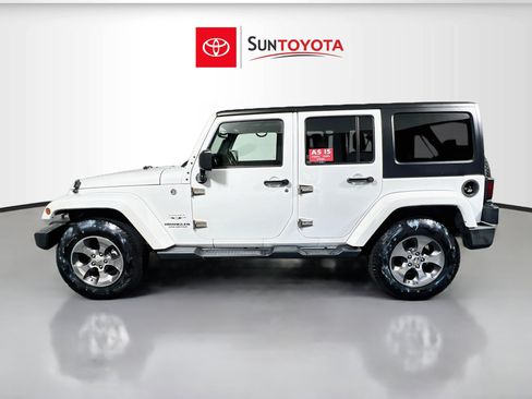Used 2016 Jeep Wrangler Unlimited Sahara w/ Connectivity Group AWD/4WD image 7