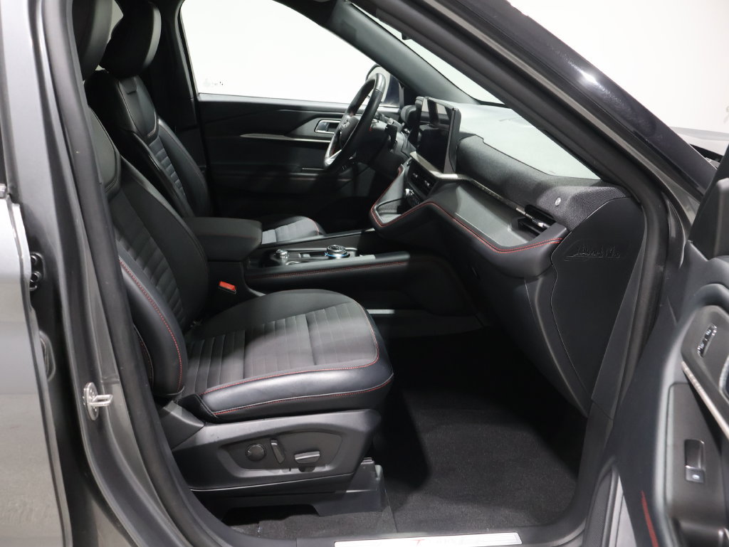 Used 2025 Ford Explorer ST-Line AWD/4WD image 25