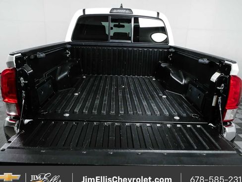Used 2017 Toyota Tacoma SR5 w/ Tow Package AWD/4WD image 27