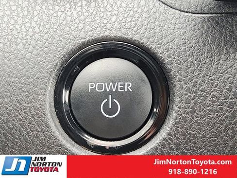 Used 2025 Toyota Camry SE w/ Multimedia Upgrade Package image 23