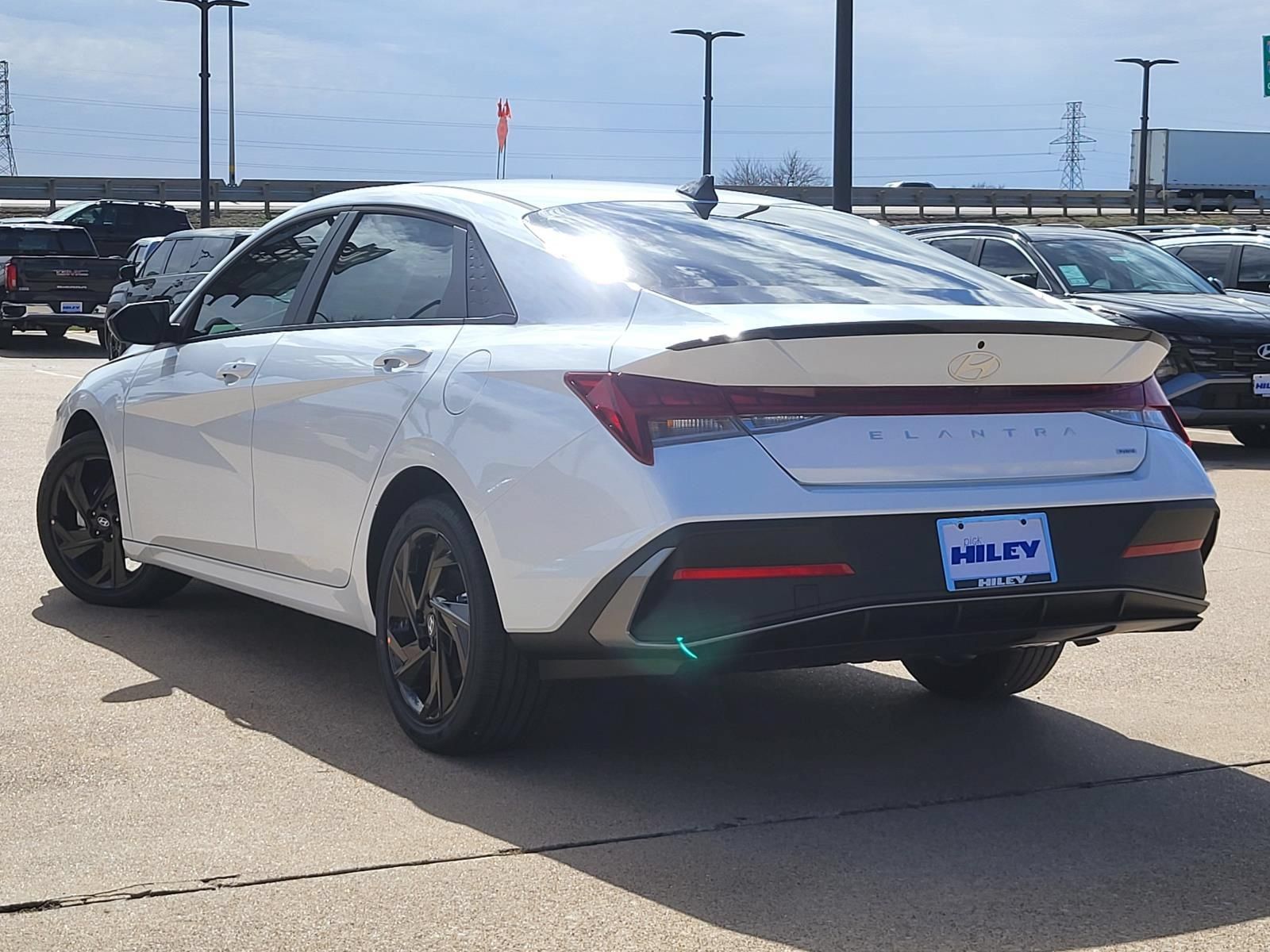 New 2026 Hyundai Elantra SEL FWD image 3