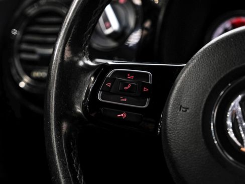 Used 2018 Volkswagen Beetle 2.0T S FWD image 19