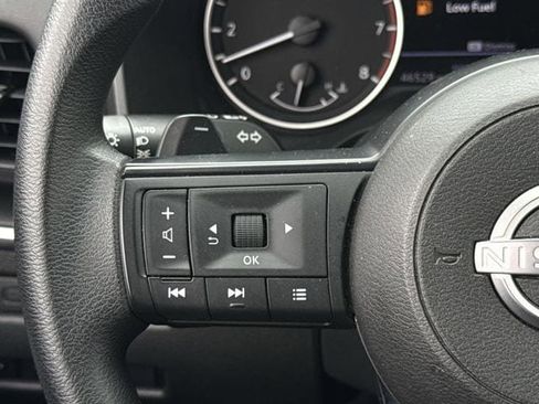 Used 2024 Nissan Rogue S AWD/4WD image 13
