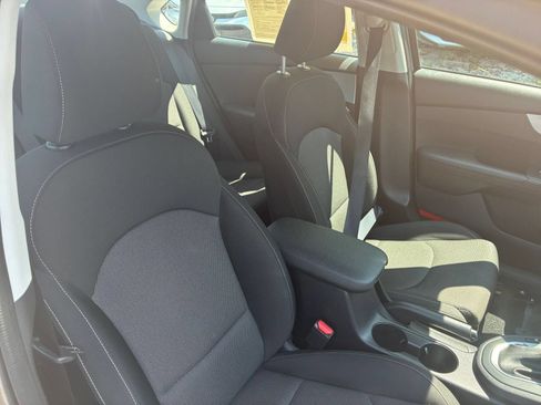 Used 2024 Kia Forte LXS FWD image 31