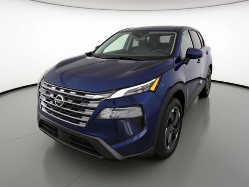 Used 2025 Nissan Rogue SV image 3