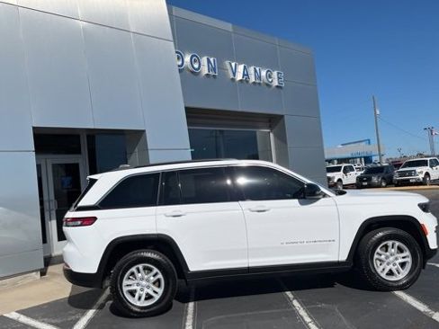 Used 2025 Jeep Grand Cherokee Laredo w/ Trailer Tow Package image 7