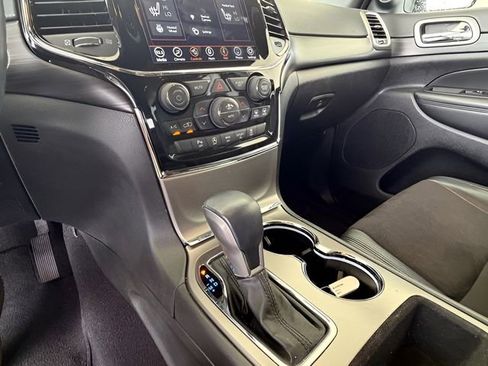 Used 2022 Jeep Grand Cherokee Laredo X image 29