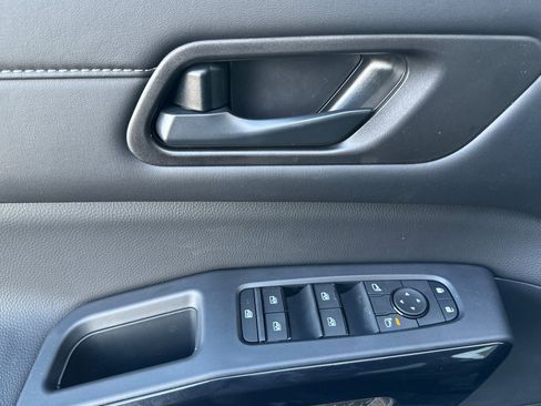 New 2025 Nissan Pathfinder SV image 8