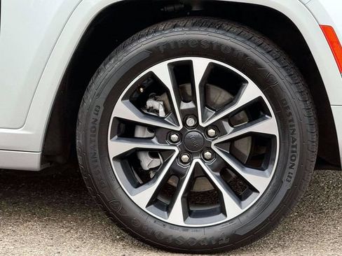 Certified 2023 Jeep Grand Cherokee L Overland w/ Luxury Tech Group IV AWD/4WD image 9