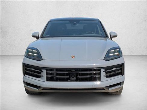 Used 2024 Porsche Cayenne Coupe AWD/4WD image 2