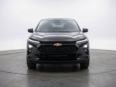 Used 2025 Chevrolet Blazer LT FWD image 2
