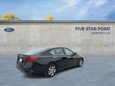 Used 2024 Nissan Altima 2.5 S FWD image 7
