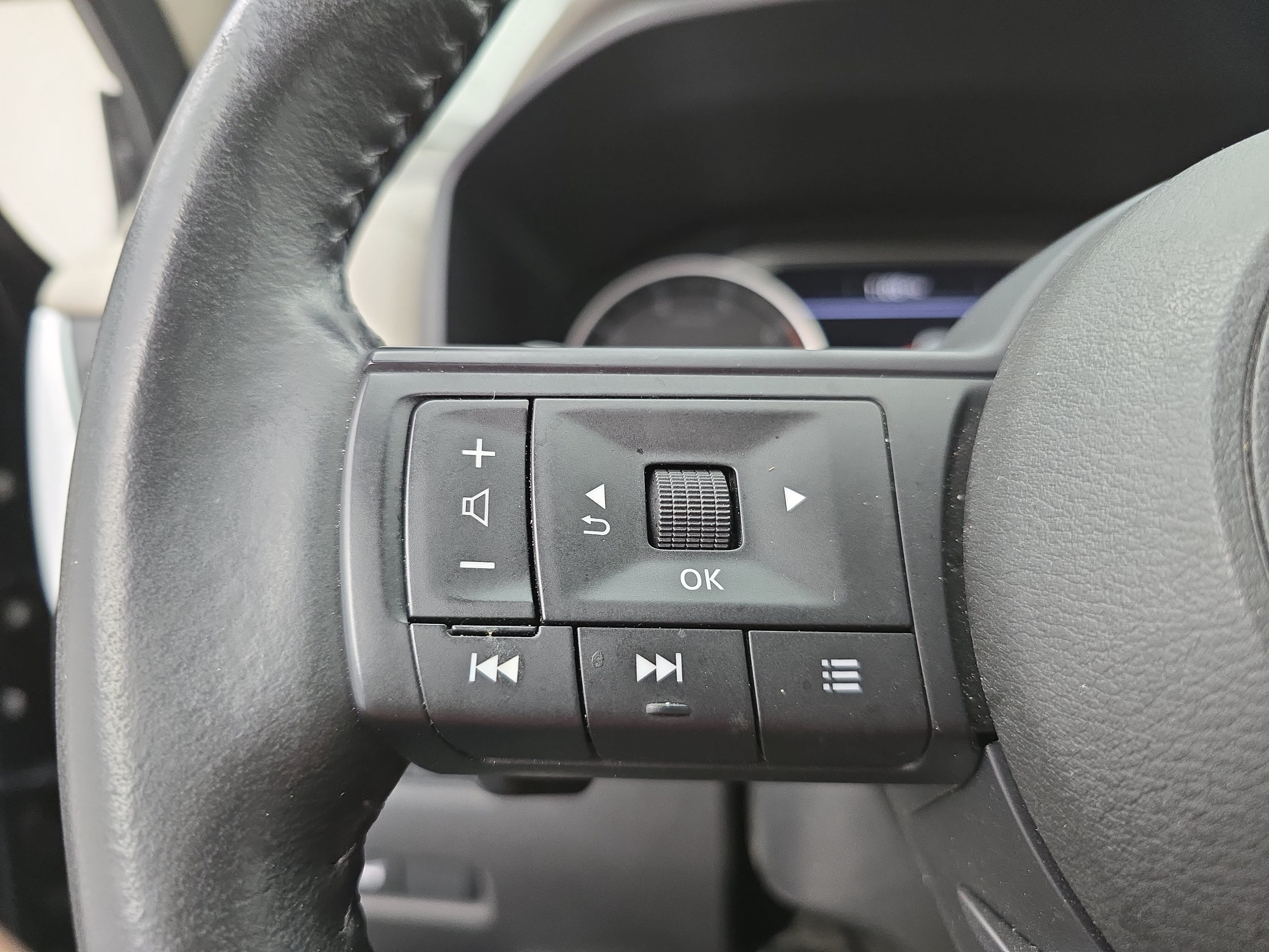 Certified 2024 Nissan Rogue SV w/ SV Premium Package AWD/4WD image 17