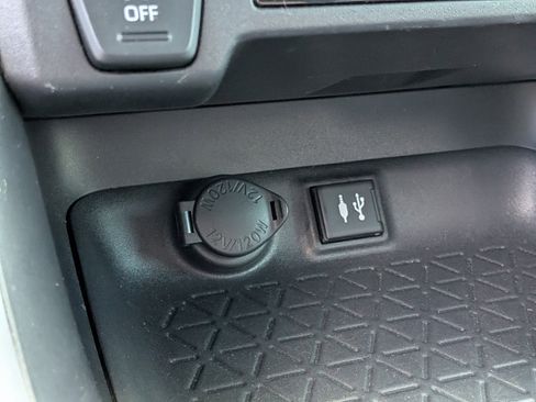 Used 2019 Toyota RAV4 XLE FWD image 31