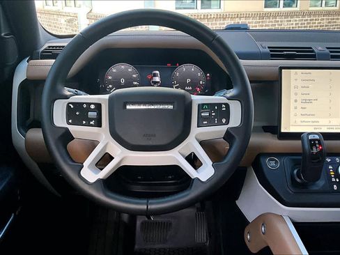 Used 2025 Land Rover Defender 110 X-Dynamic SE image 5