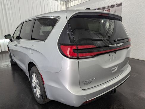 New 2026 Chrysler Pacifica Limited w/ Trailer Tow Group image 8