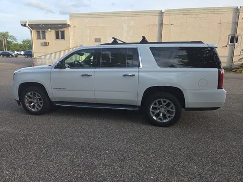Used 2016 GMC Yukon XL SLE w/ Convenience Package AWD/4WD image 6