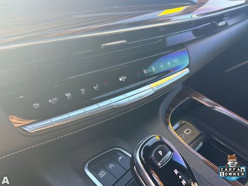 Used 2021 Cadillac Escalade Premium Luxury w/ LPO, Illumination Package AWD/4WD image 11