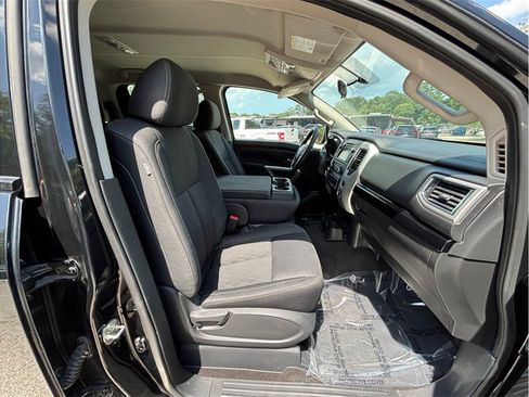 Used 2019 Nissan Titan SV RWD image 32