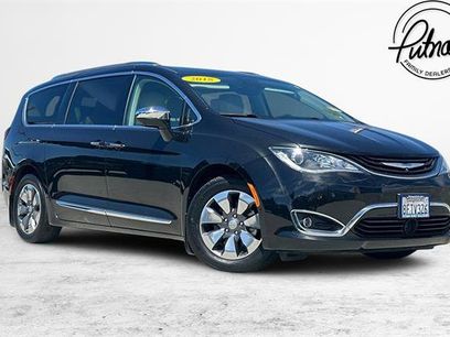 Used 2018 Chrysler Pacifica Limited w/ Advanced Safetytec Group