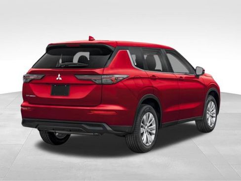 Used 2025 Mitsubishi Outlander ES FWD image 36