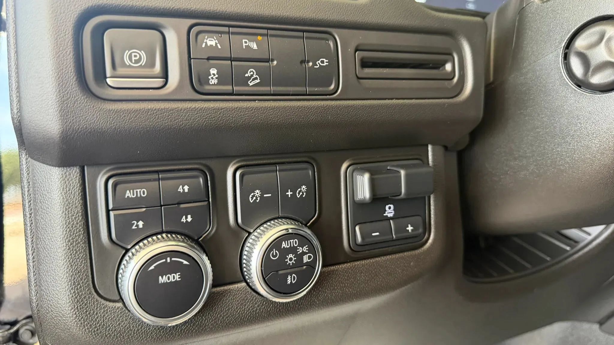 Used 2022 GMC Yukon XL AT4 w/ Max Trailering Package AWD/4WD image 14