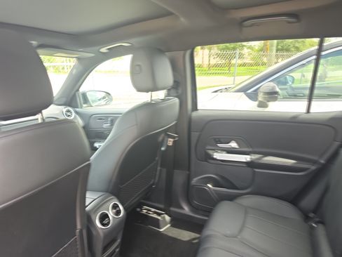 Used 2023 Mercedes-Benz GLB 250 4MATIC image 11