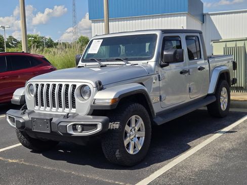 Used 2023 Jeep Gladiator Overland w/ LED Lighting Group AWD/4WD image 4
