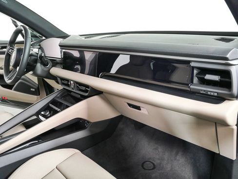 New 2026 Porsche Macan Electric RWD image 25