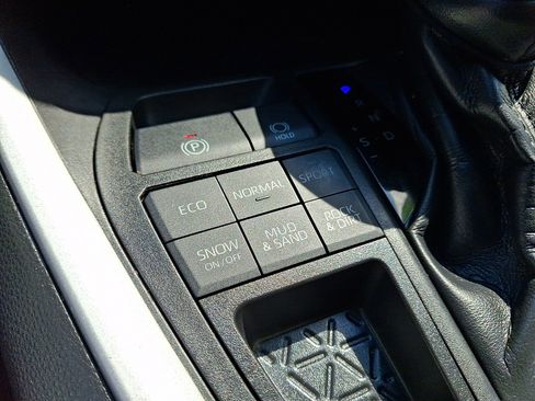Used 2021 Toyota RAV4 XLE w/ Convenience Package AWD/4WD image 24