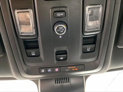 Used 2023 GMC Yukon XL SLT AWD/4WD image 27