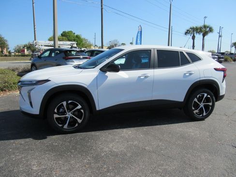 New 2026 Chevrolet Trax RS w/ Driver Confidence Package image 2