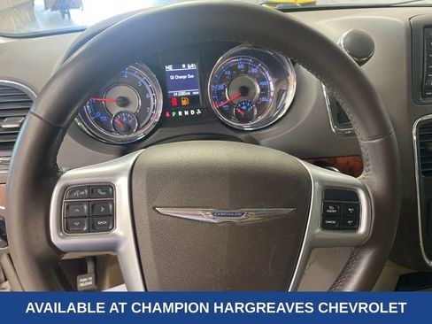 Used 2013 Chrysler Town & Country Touring FWD image 15