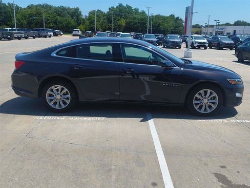 Used 2025 Chevrolet Malibu LT FWD image 8
